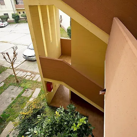 Manzoni 18 *
